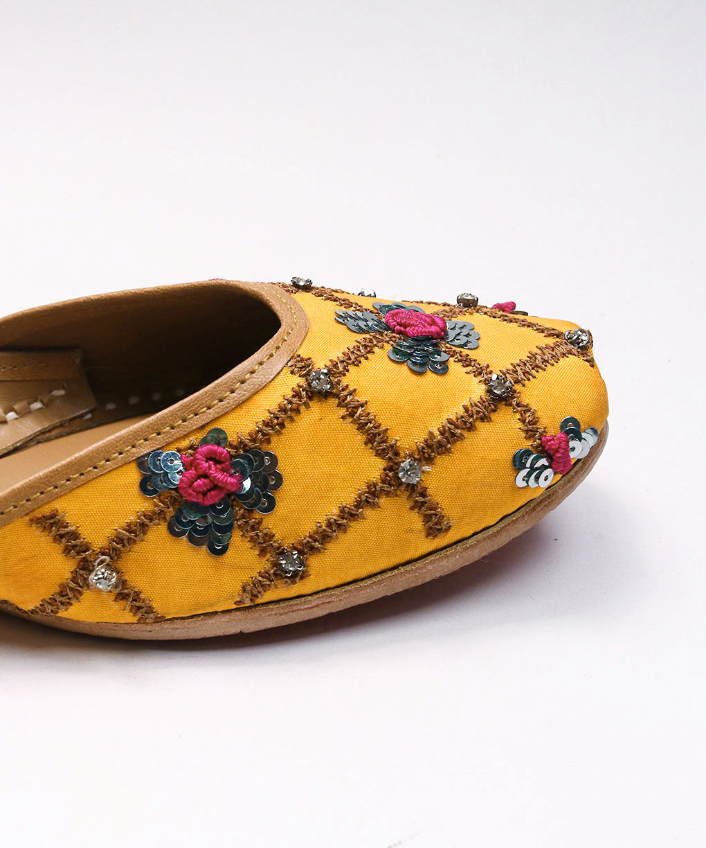 Pari Jutti Genuine Leather Footwear